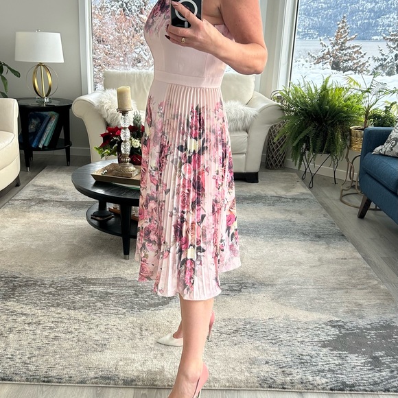 Chi Chi London cocktail dress - Picture 2 of 10